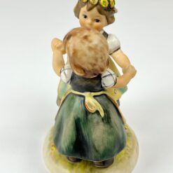 Porcelianinė M. I. Hummel Goebel statula Spring Dance (Sommertanz) 9x12x14,5 cm