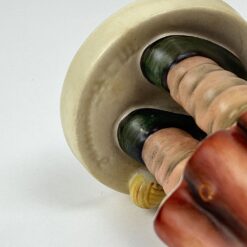 Porcelianinė M. I. Hummel Goebel statula A stitch in time 7x7x17 cm