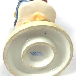 Porcelianinė M. I. Hummel Goebel statula A stitch in time 7x7x17 cm