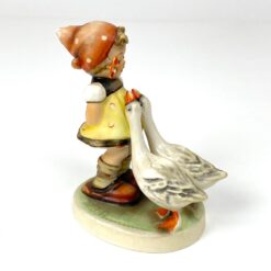Porcelianinė M. I. Hummel Goebel statula Goose girl (Gänseliesel) 8,5x5,5x10 cm