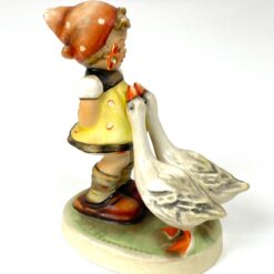 Porcelianinė M. I. Hummel Goebel statula Goose girl (Gänseliesel) 8,5×5,5×10 cm