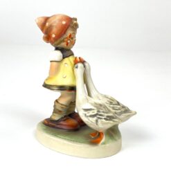 Porcelianinė M. I. Hummel Goebel statula Goose girl (Gänseliesel) 8,5×5,5×10 cm