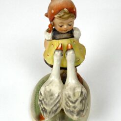 Porcelianinė M. I. Hummel Goebel statula Goose girl (Gänseliesel) 8,5×5,5×10 cm