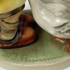 Porcelianinė M. I. Hummel Goebel statula Goose girl (Gänseliesel) 8,5×5,5×10 cm