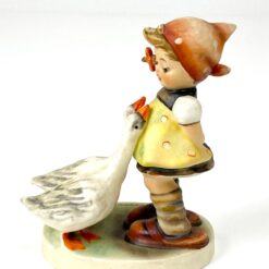 Porcelianinė M. I. Hummel Goebel statula Goose girl (Gänseliesel) 8,5×5,5×10 cm