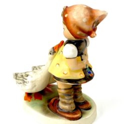 Porcelianinė M. I. Hummel Goebel statula Goose girl (Gänseliesel) 8,5×5,5×10 cm