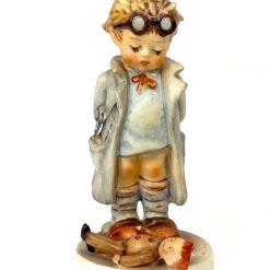 Porcelianinė M. I. Hummel Goebel statula Doctor (Puppendoktor) 7x6x13 cm