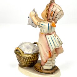 Porcelianinė M. I. Hummel Goebel statula Wash Day (Große Wäsche) 11x6x15,5 cm