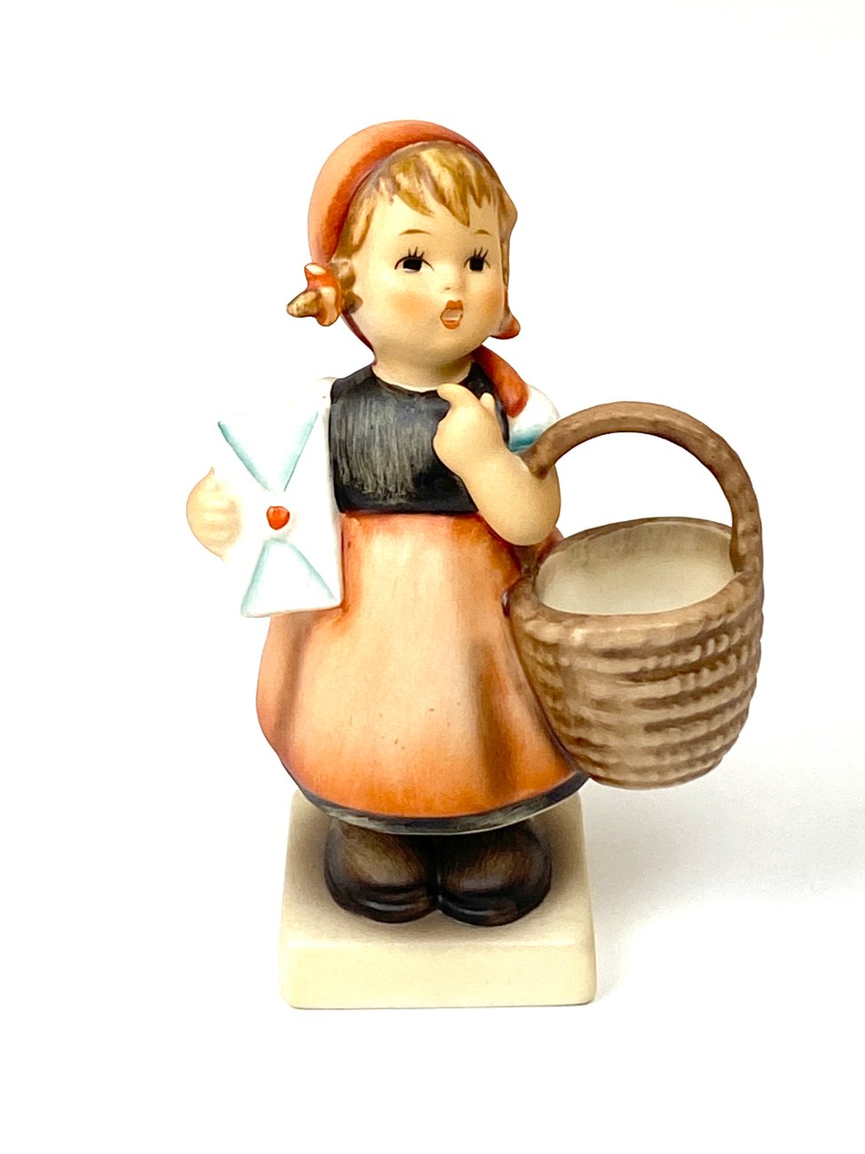 HN2119-porcelianines-skulpturos-1 Porcelianinė M. I. Hummel Goebel statula Meditation (Die Gratulantin) 6×7,5×11,5 cm