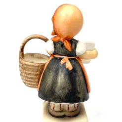 Porcelianinė M. I. Hummel Goebel statula Meditation (Die Gratulantin) 6×7,5×11,5 cm