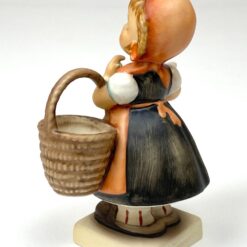 Porcelianinė M. I. Hummel Goebel statula Meditation (Die Gratulantin) 6×7,5×11,5 cm