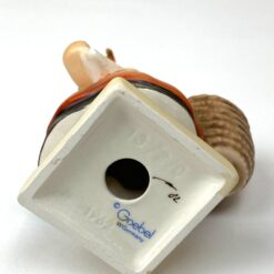 Porcelianinė M. I. Hummel Goebel statula Meditation (Die Gratulantin) 6×7,5×11,5 cm