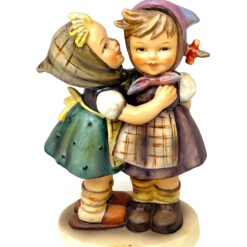 Porcelianinė M. I. Hummel Goebel statula Telling Her Secrets (Das Geheimnis) 6x9x14 cm