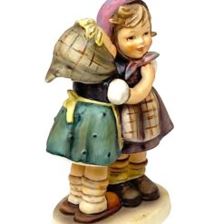 Porcelianinė M. I. Hummel Goebel statula Telling Her Secrets (Das Geheimnis) 6x9x14 cm