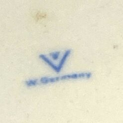 Porcelianinė M. I. Hummel Goebel statula Playmates (Hasenvater) 7,5x8x10 cm