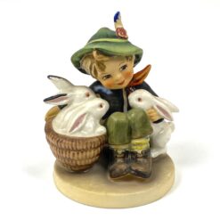 Porcelianinė M. I. Hummel Goebel statula Playmates (Hasenvater) 7,5x8x10 cm