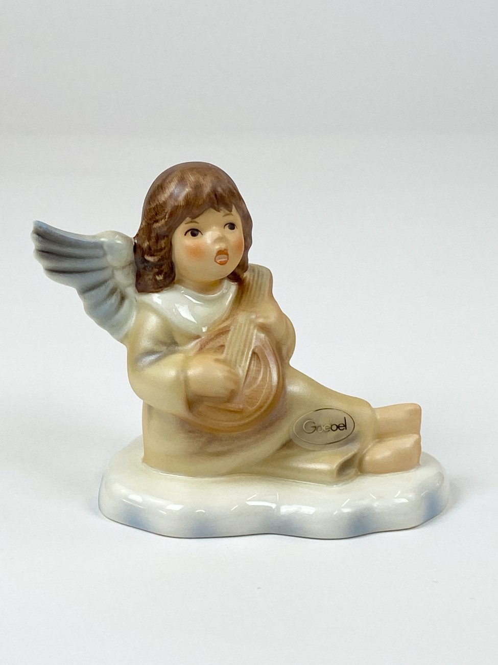 HN2125-porcelianines-skulpturos-1 Porcelianinė Goebel Weihnacht angelo su mandolina statula 6,5×10,5×9 cm