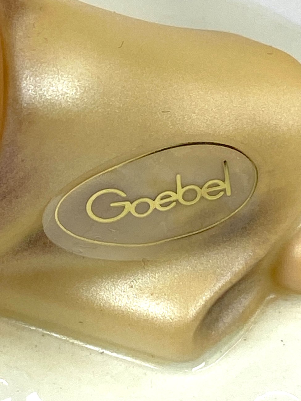 HN2125-porcelianines-skulpturos-3 Porcelianinė Goebel Weihnacht angelo su mandolina statula 6,5×10,5×9 cm