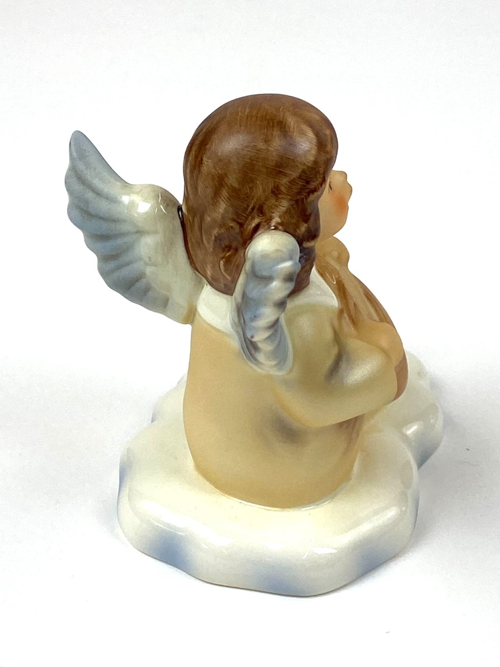 HN2125-porcelianines-skulpturos-4 Porcelianinė Goebel Weihnacht angelo su mandolina statula 6,5×10,5×9 cm