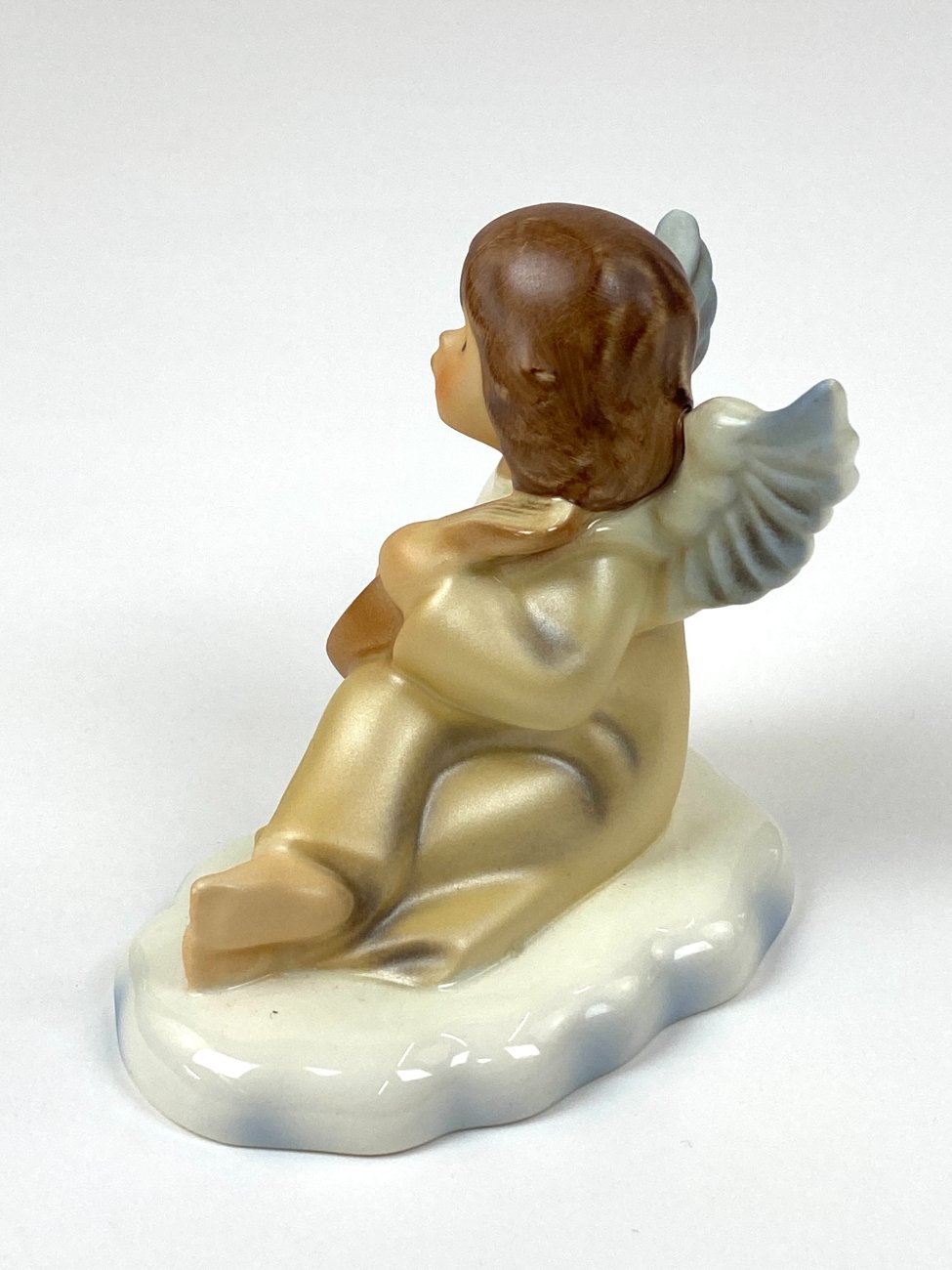 HN2125-porcelianines-skulpturos-7 Porcelianinė Goebel Weihnacht angelo su mandolina statula 6,5×10,5×9 cm