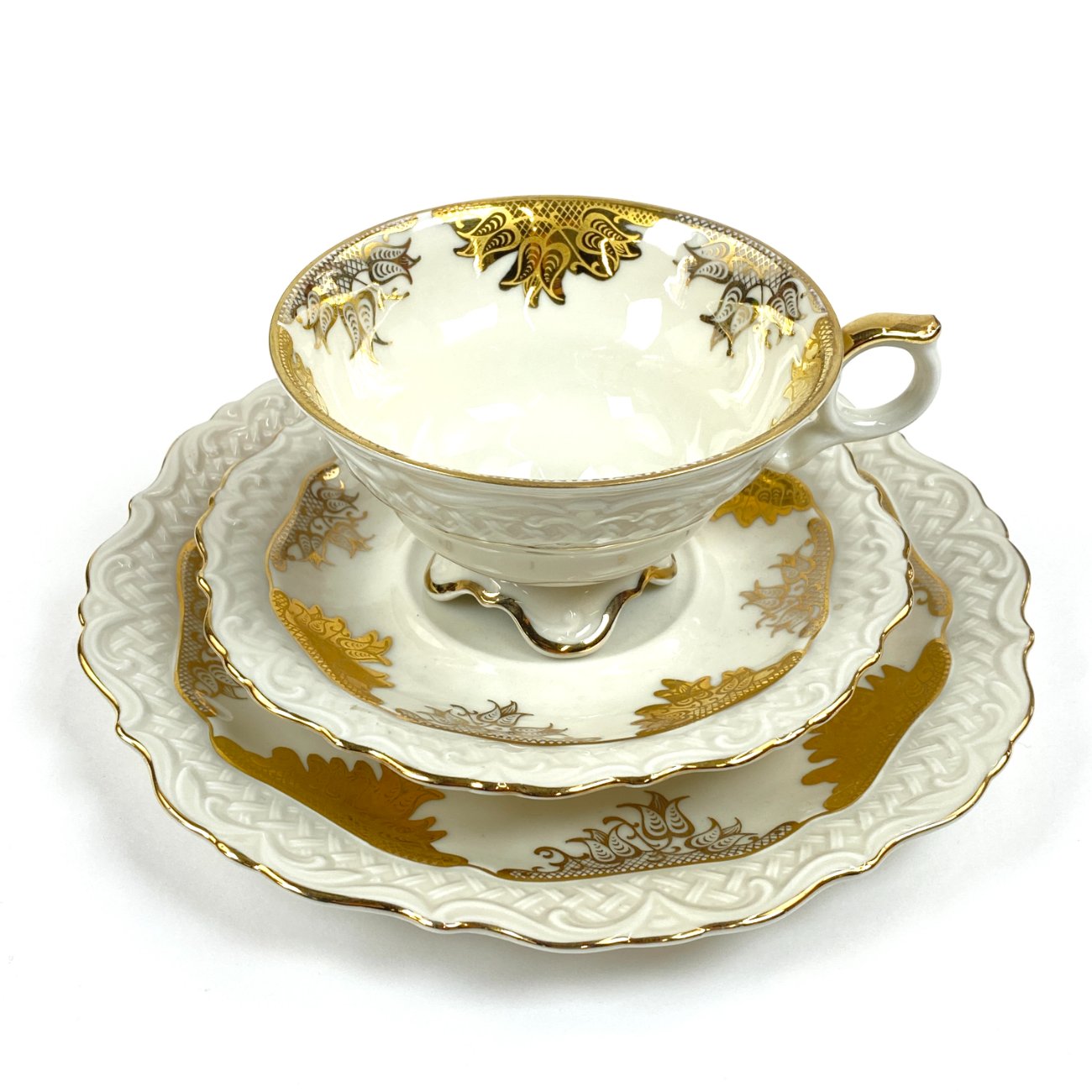 HN2127-pusryciu-servizai-trio-0 Porcelianinių Elfenbein puodelio 180 ml ir dviejų lėkštučių 3 vnt. kompl.