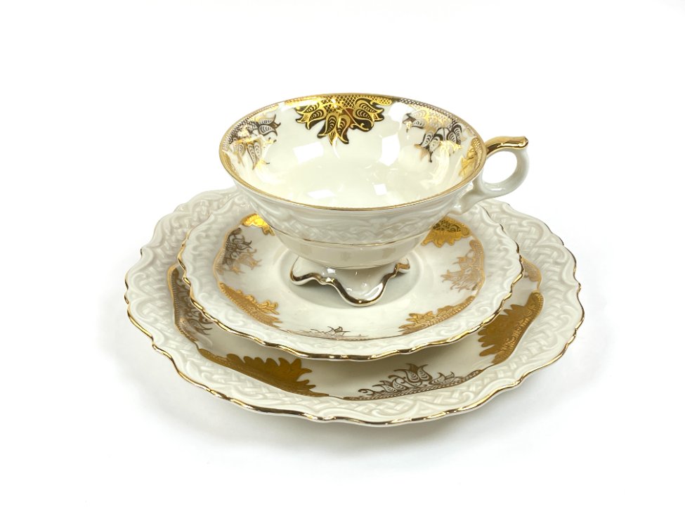 HN2127-pusryciu-servizai-trio-3 Porcelianinių Elfenbein puodelio 180 ml ir dviejų lėkštučių 3 vnt. kompl.