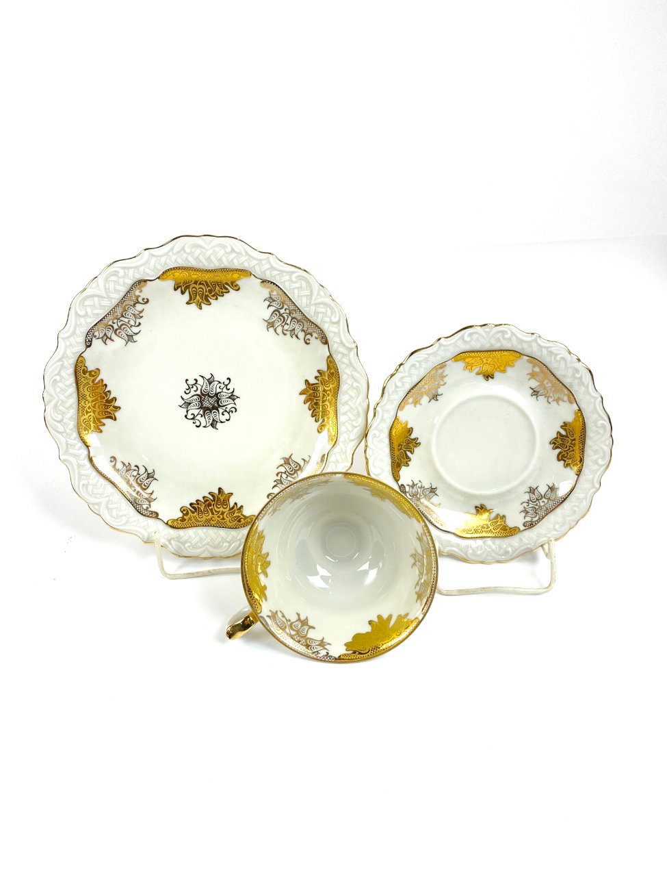 HN2127-pusryciu-servizai-trio-4 Porcelianinių Elfenbein puodelio 180 ml ir dviejų lėkštučių 3 vnt. kompl.