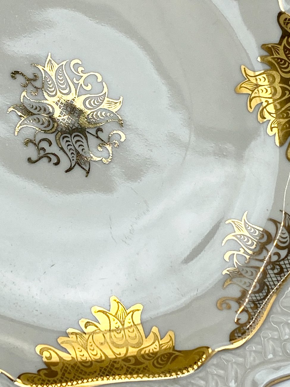 HN2127-pusryciu-servizai-trio-9 Porcelianinių Elfenbein puodelio 180 ml ir dviejų lėkštučių 3 vnt. kompl.