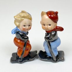 Porcelianinės Goebel druskinė ir pipirinė slidininkų figūrėlės 2 vnt. kompl.
