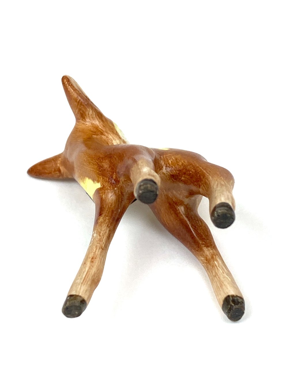 HN2146-porcelianines-skulpturos-7 Porcelianinė Goebel Disney’s Bambi filmuko veikėjo Bambi statulėlė 3,5×4,5×6 cm