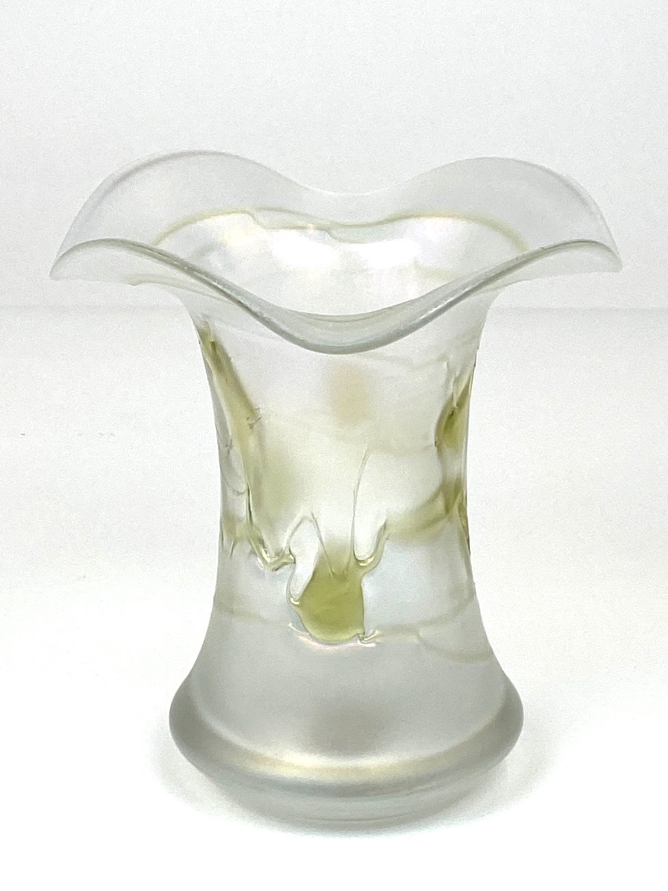 HN2147-stikliniai-indai-1 Art Nouveau stiliaus stiklinė vaza 15,5×15,5×18 cm