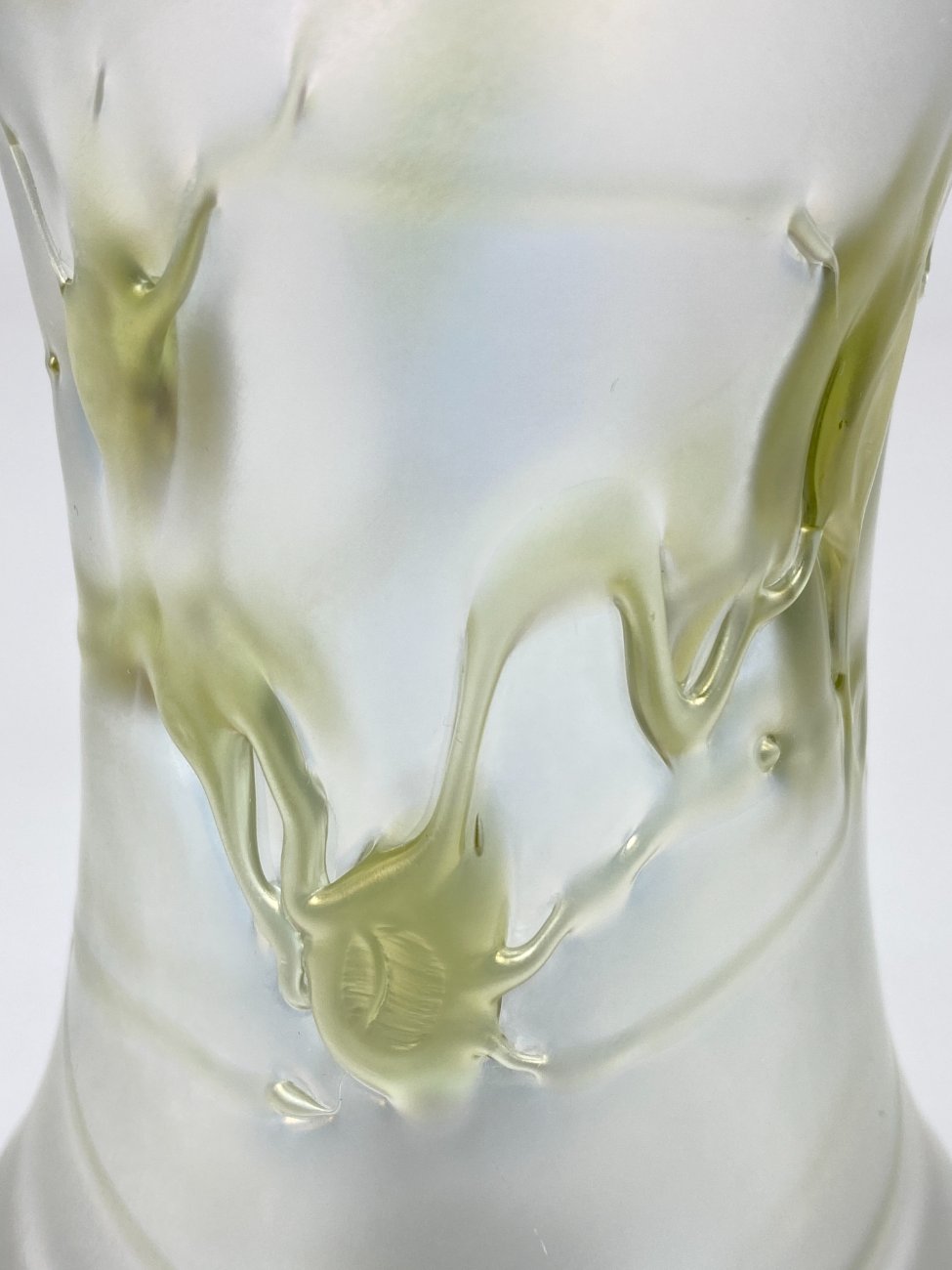 HN2147-stikliniai-indai-7 Art Nouveau stiliaus stiklinė vaza 15,5×15,5×18 cm