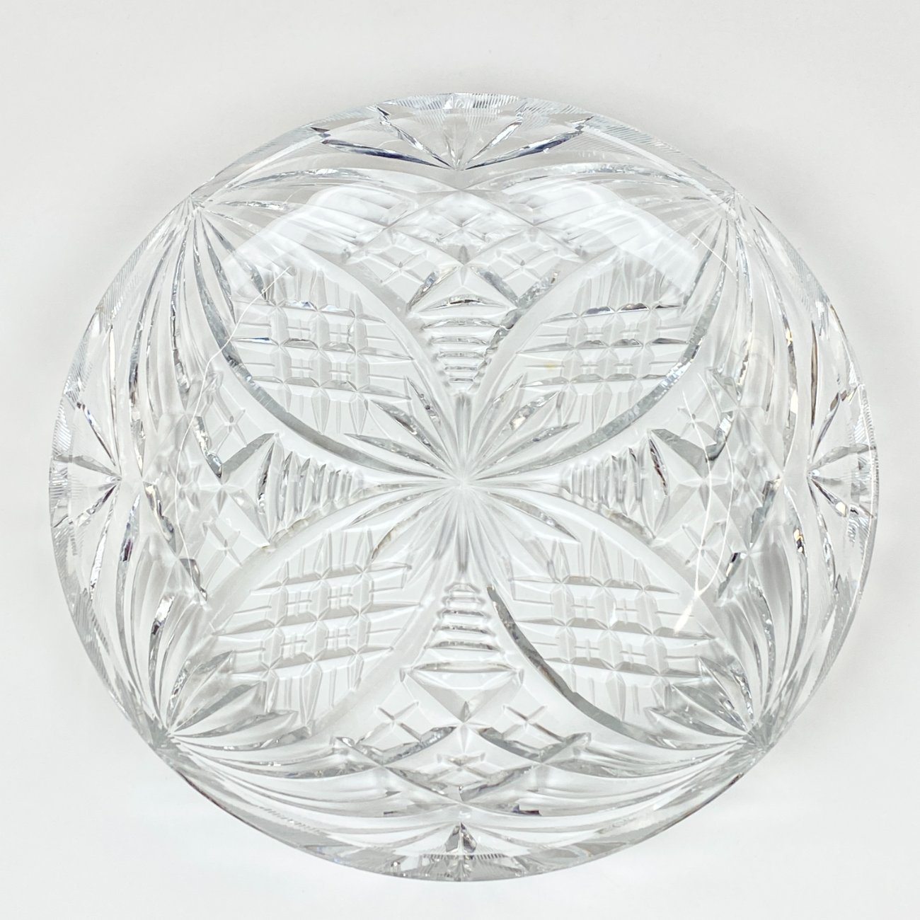 HN2150-lekstes-padeklai-1 Vintažinė apvali stiklinė serviravimo lėkštė 29x29x4,5 cm