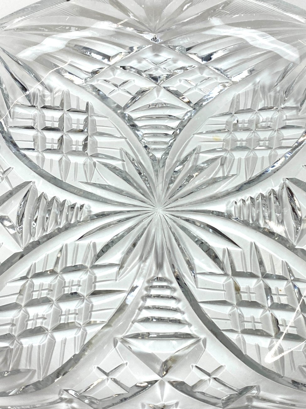 HN2150-lekstes-padeklai-5 Vintažinė apvali stiklinė serviravimo lėkštė 29x29x4,5 cm