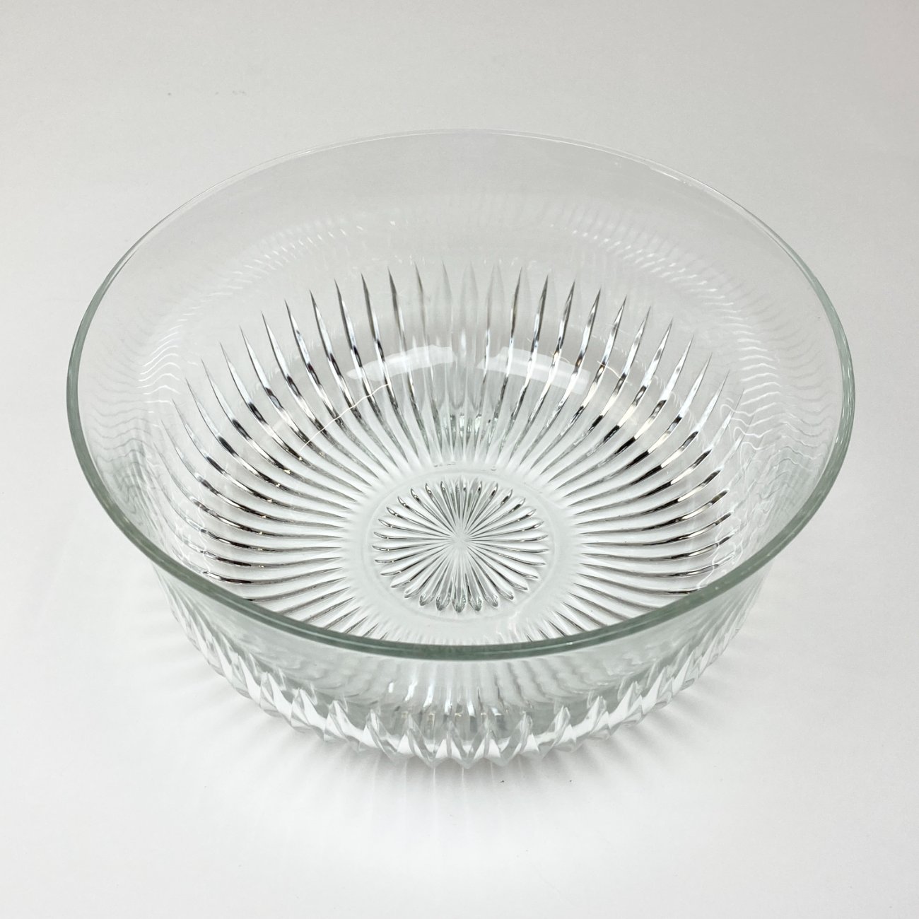 HN2151-kiti-stikliniai-indai-0 Stiklinis Verreries Mécaniques Champenoises, Reims serviravimo dubuo 23x23x10,5 cm