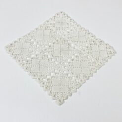 Kvadratinė nerta rankų darbo stalo servetėlė 17,5x17,5x0,2 cm