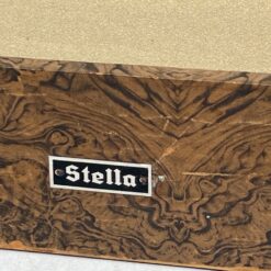 Vokiškas “Stella” nešiojamas pastatomas projektoriaus ekranas 13×113,5×12 cm