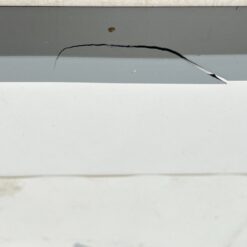 Ant popieriaus guašu abstrakčiai nutapytas žmogaus kūnas plastikiniame rėme su stiklu 2×50,5×70,5 cm