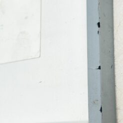 Ant popieriaus guašu abstrakčiai nutapytas žmogaus kūnas plastikiniame rėme su stiklu 2×50,5×70,5 cm