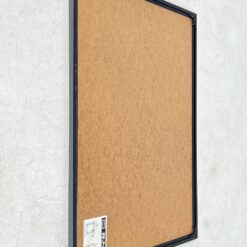 Ant popieriaus guašu abstrakčiai nutapytas žmogaus kūnas plastikiniame rėme su stiklu 2×50,5×70,5 cm