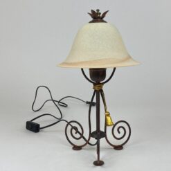 Metalinis stalinis šviestuvas stikliniu gaubtu 22x22x37,5 cm