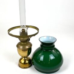 Žalvarinė žibalinė lempa su žalios spalvos stikliniu gaubtu 18x18x37,5 cm