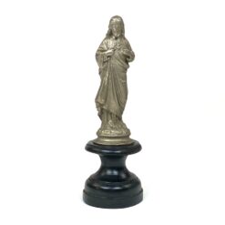 Metalinė Jėzaus Kristaus statula ant medinio postamento 5x5x15,5 cm