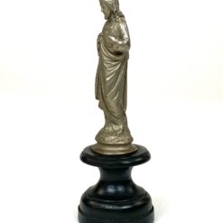 Metalinė Jėzaus Kristaus statula ant medinio postamento 5x5x15,5 cm