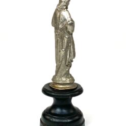 Metalinė Jėzaus Kristaus statula ant medinio postamento 5x5x15,5 cm