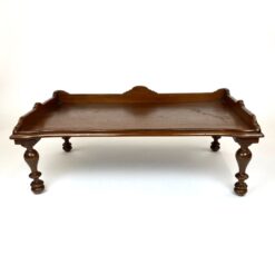 Raudonmedžio lovos padėklas su kojelėmis 38×60,5×23 cm