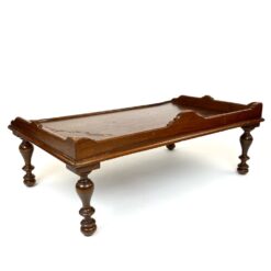 Raudonmedžio lovos padėklas su kojelėmis 38×60,5×23 cm