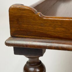 Raudonmedžio lovos padėklas su kojelėmis 38×60,5×23 cm