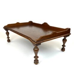 Raudonmedžio lovos padėklas su kojelėmis 38×60,5×23 cm