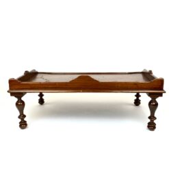 Raudonmedžio lovos padėklas su kojelėmis 38×60,5×23 cm